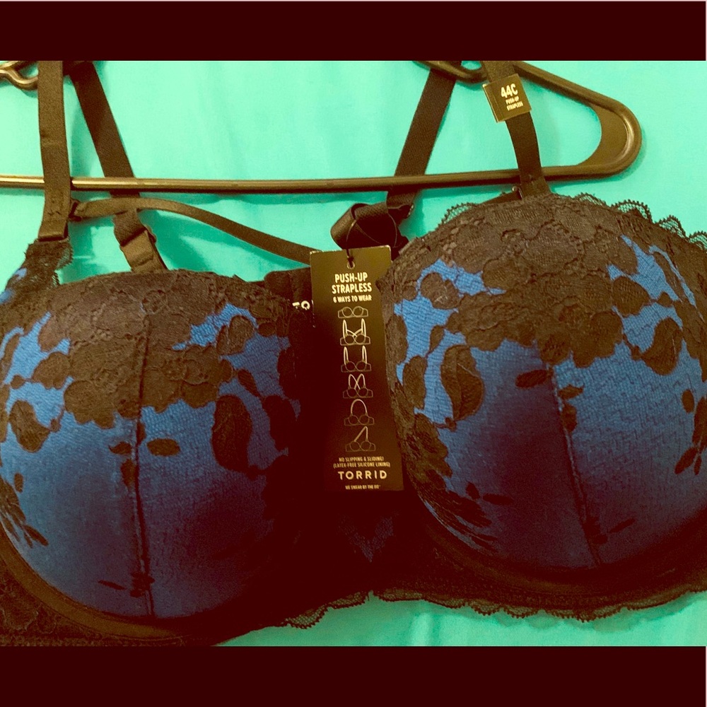 *** NEW ***Torrid 44C Six way strap or strapless